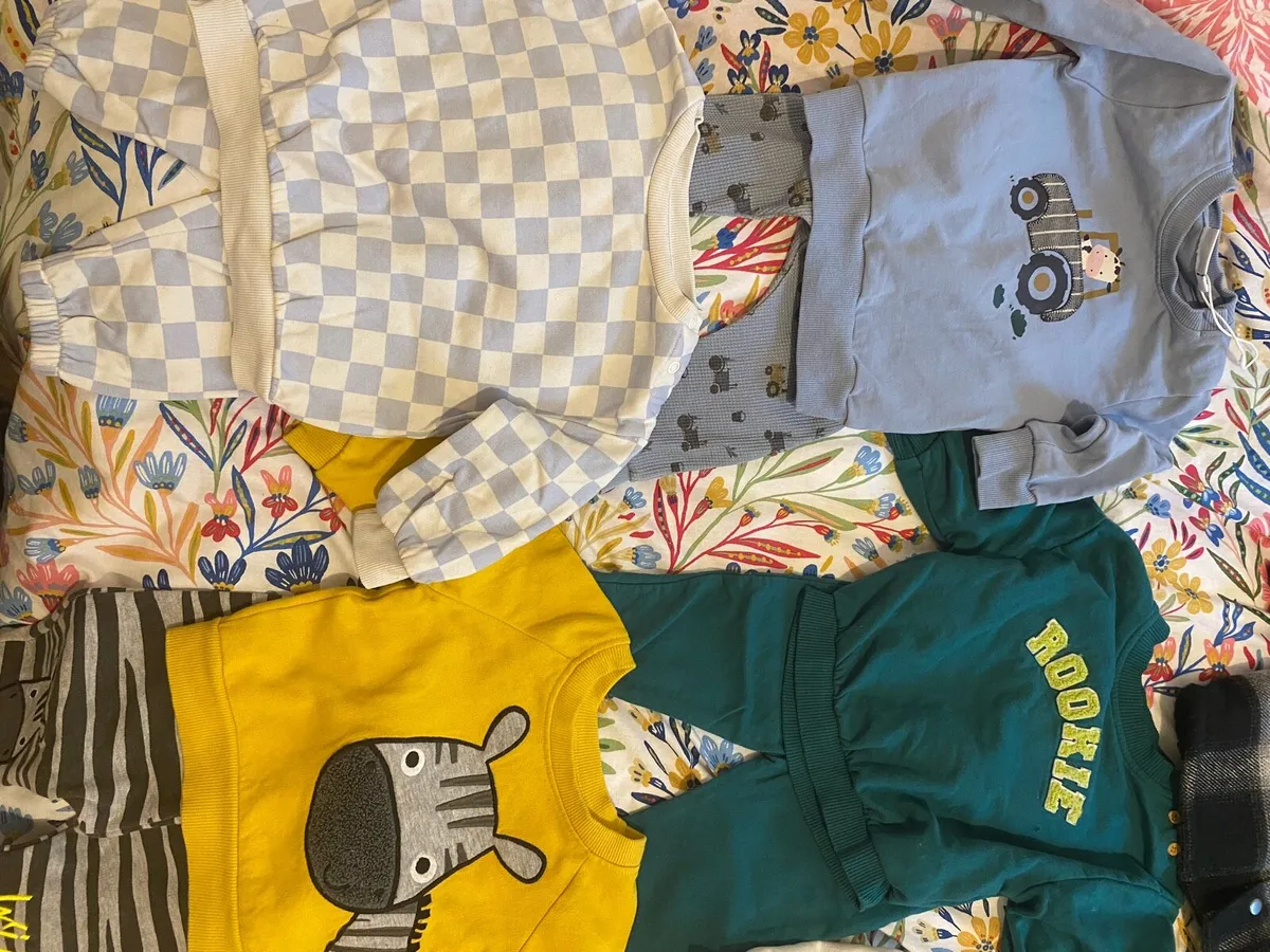 Boys 6-9 month - Image 1