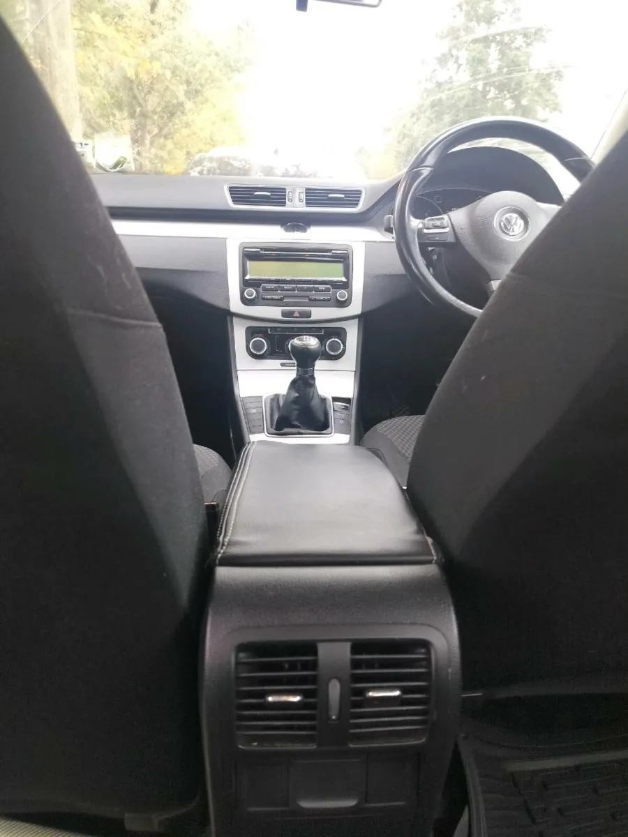 Volkswagen Passat 2011 1.6L Diesel - Image 2