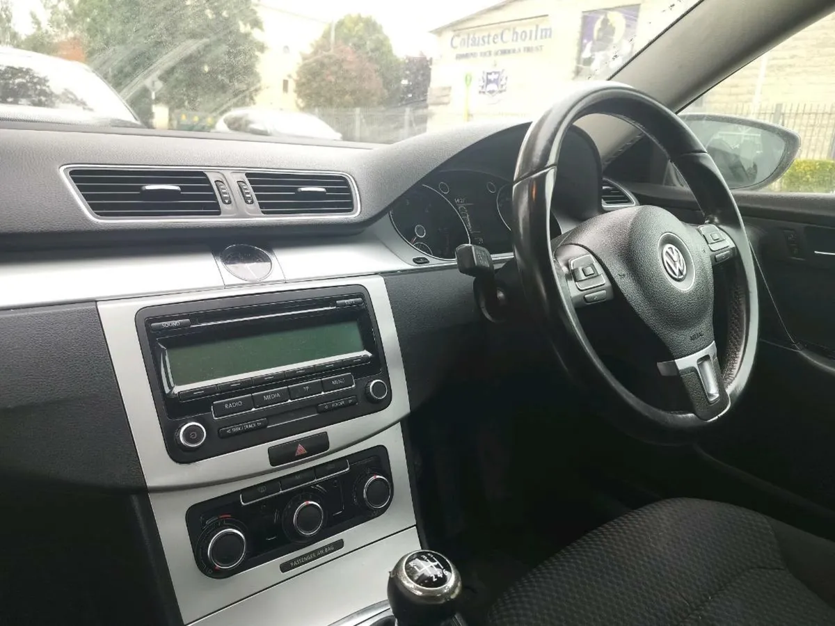 Volkswagen Passat 2011 1.6L Diesel - Image 4