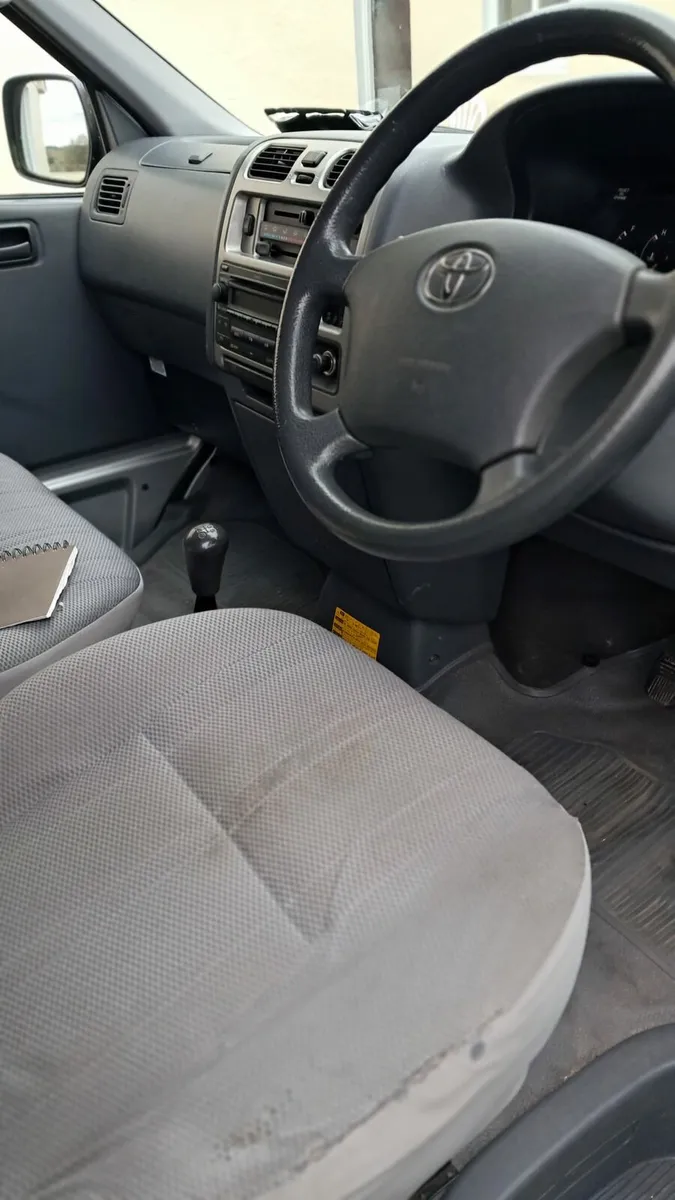 Toyota Hiace - Image 4