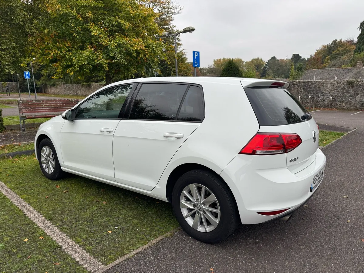 Volkswagen Golf 1.2 Petrol 10995 € Automatic - Image 4