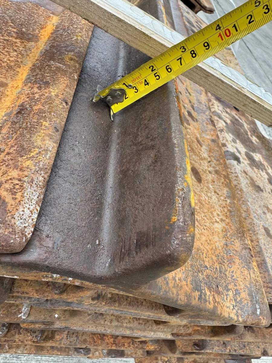 Used track pads to fit D6T  LGP (36”) - Image 3