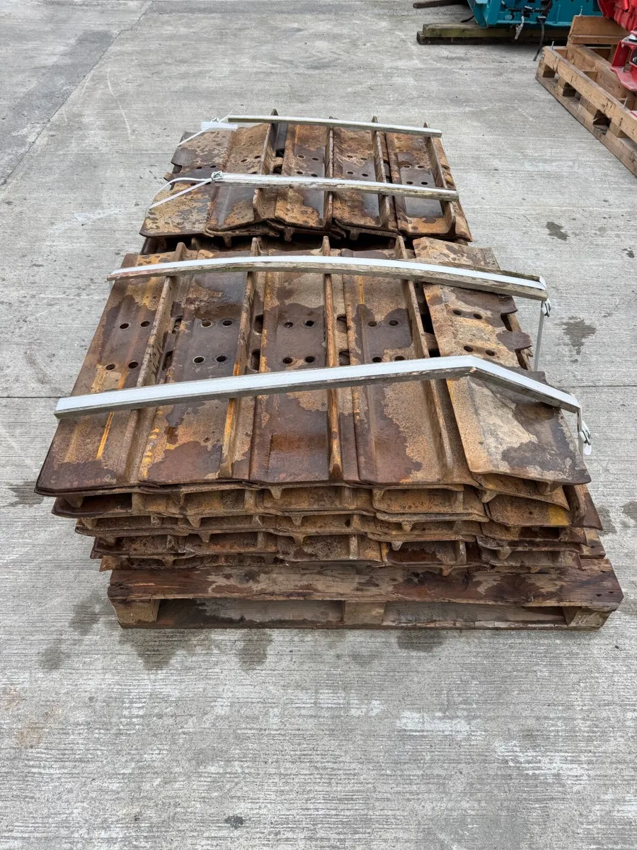 Used track pads to fit D6T  LGP (36”) - Image 4