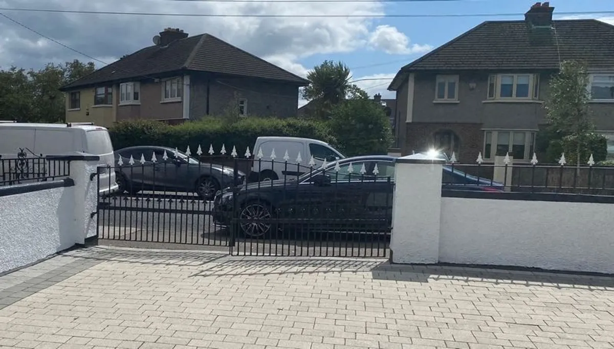 wrought iron gates and railings - Image 2