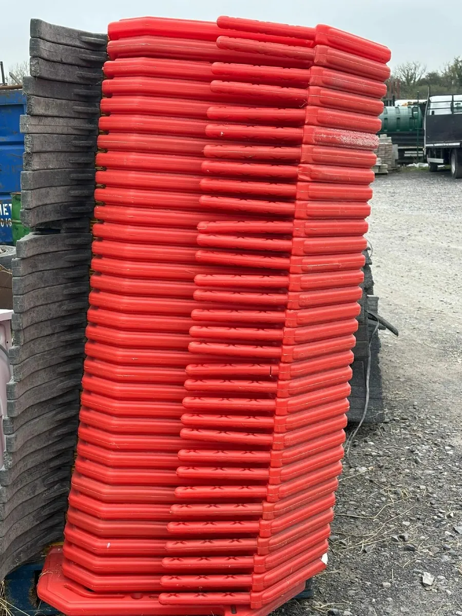 33 Road Barriers - Image 3