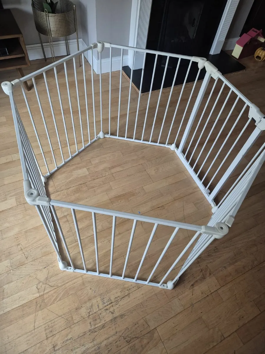 Fireguard/ playpen - Image 2