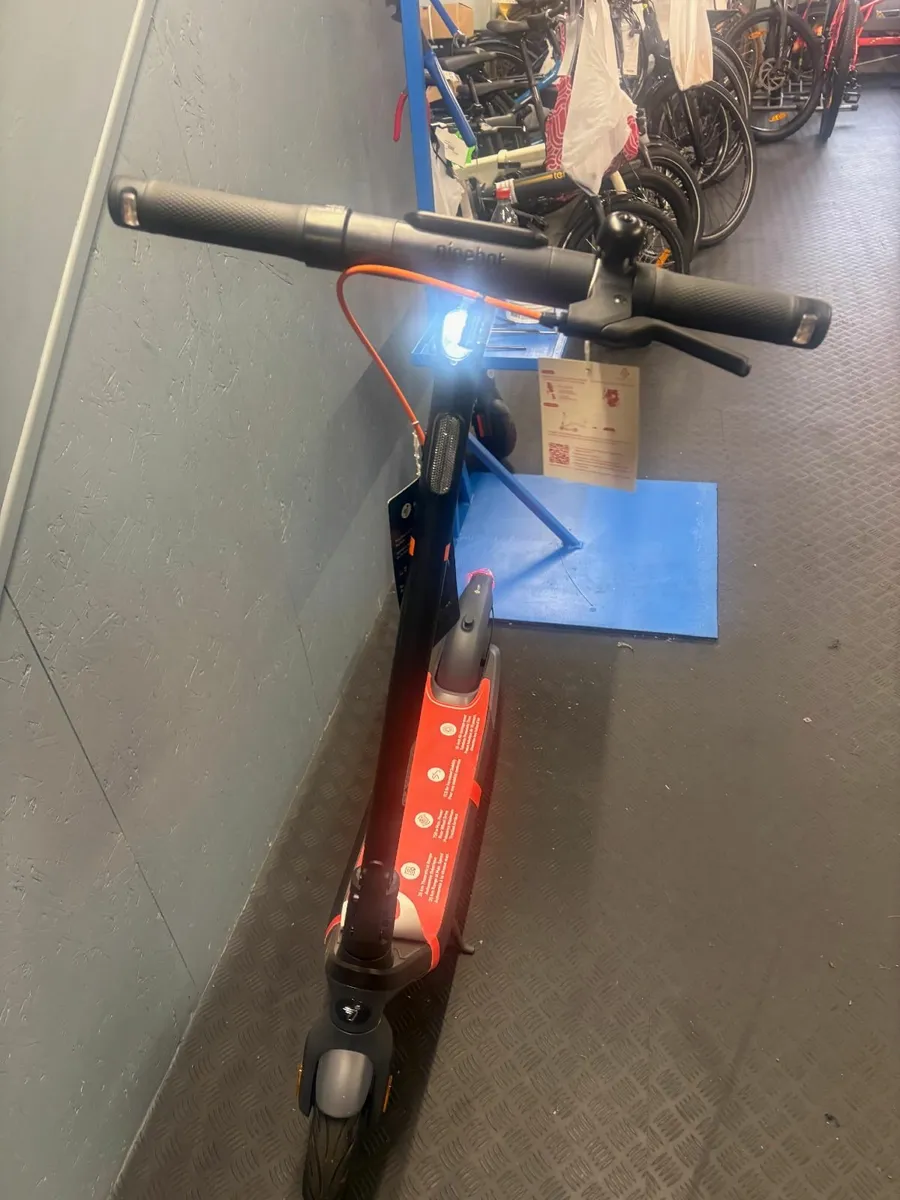 Segway Ninebot E2 Pro - Image 2