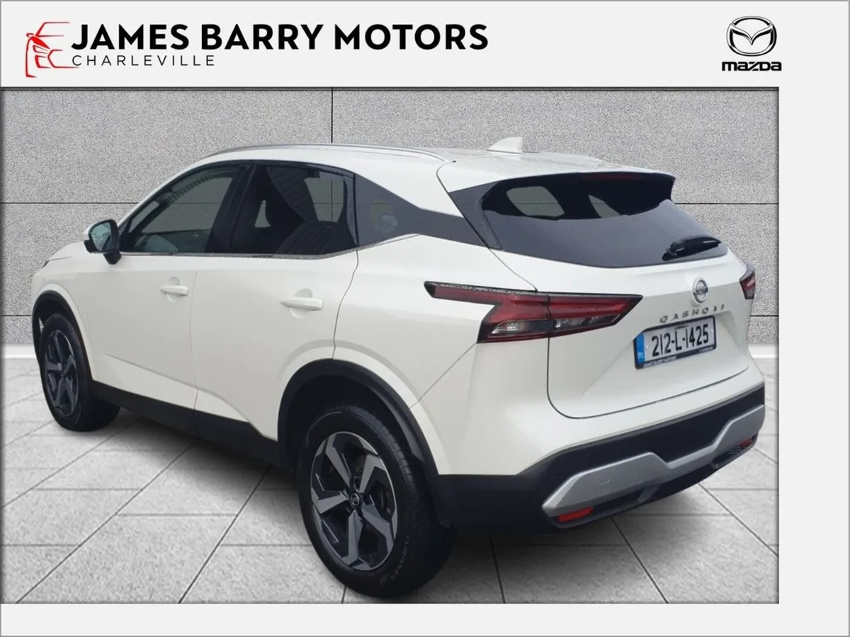 Nissan QASHQAI 1.3 Petrol SV Premium CVT Automatic - Image 4