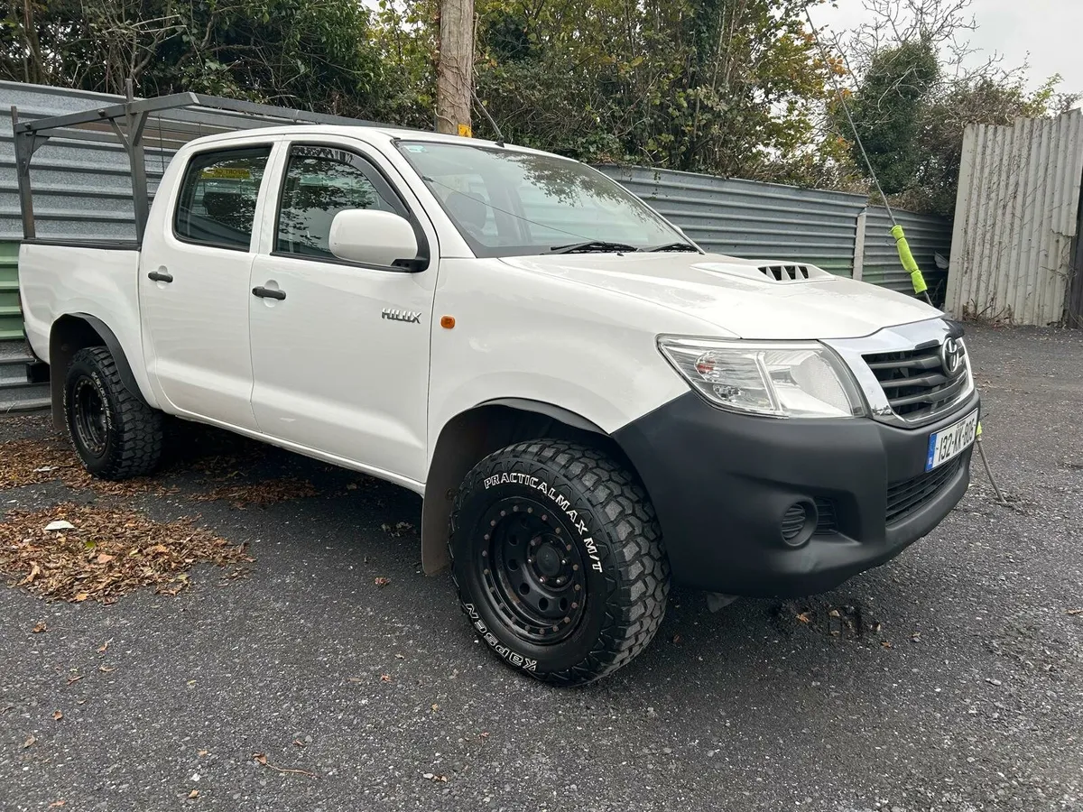 Toyota hilux comercial - Image 1