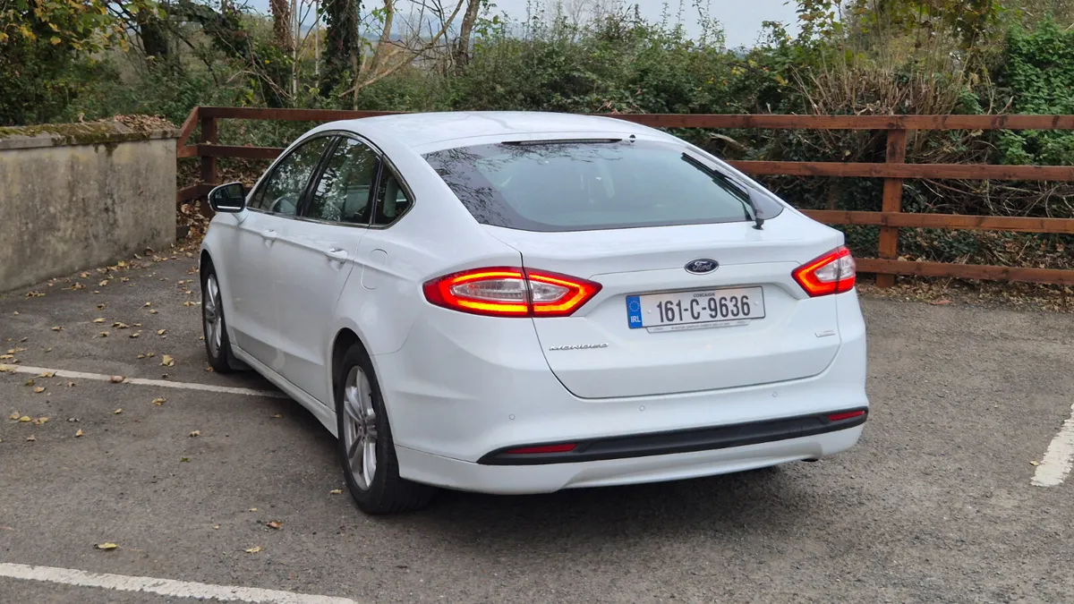 Ford Mondeo Zetec 1.5 TDCi 120PS Hatchback Manual - Image 4