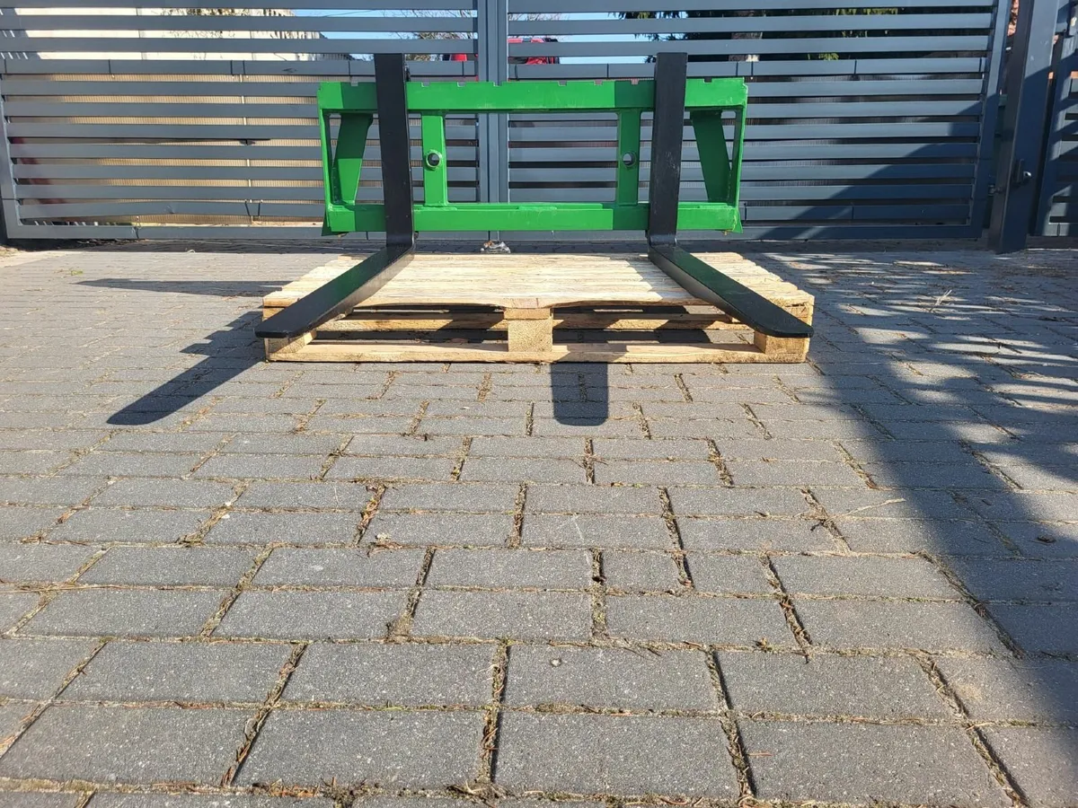 Pallet forks, John Deere brackets - Image 1