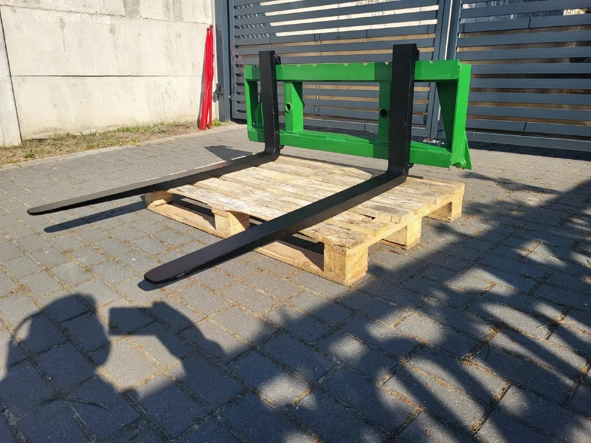 Pallet forks, John Deere brackets - Image 2
