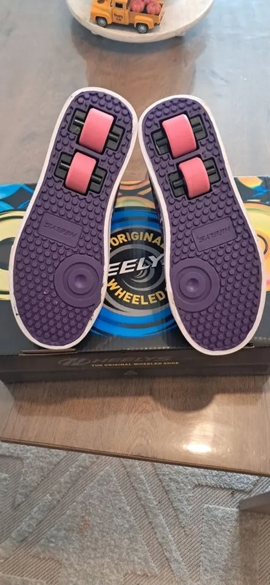 heelys new in box - Image 2