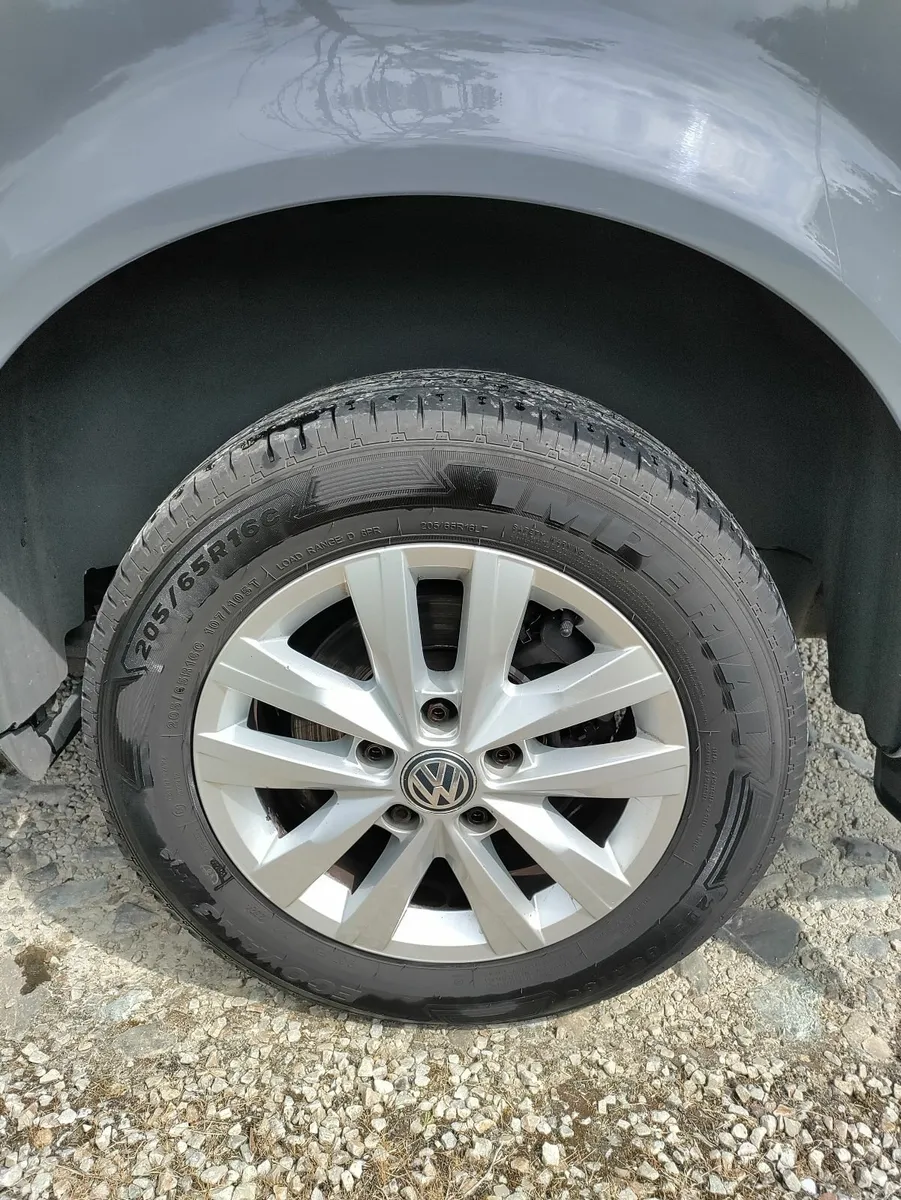 Volkswagen Transporter 2020 - Image 2