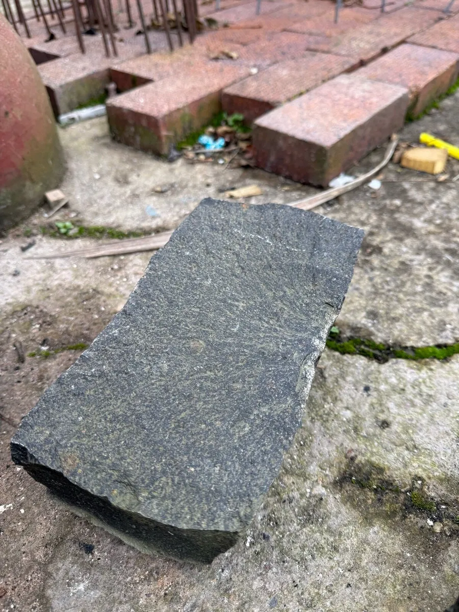 Black Stone Used Cobbles. - Image 2