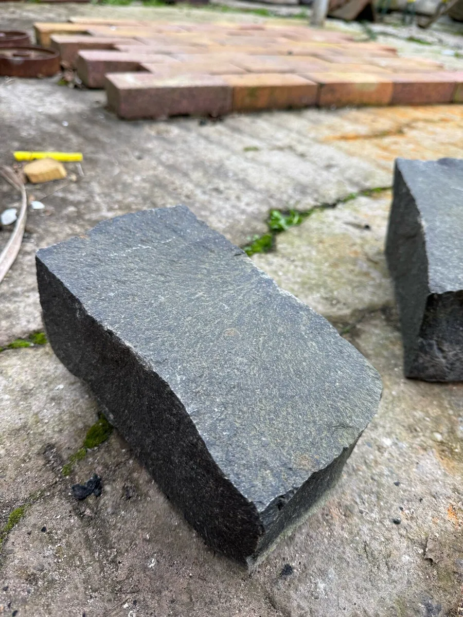 Black Stone Used Cobbles. - Image 3