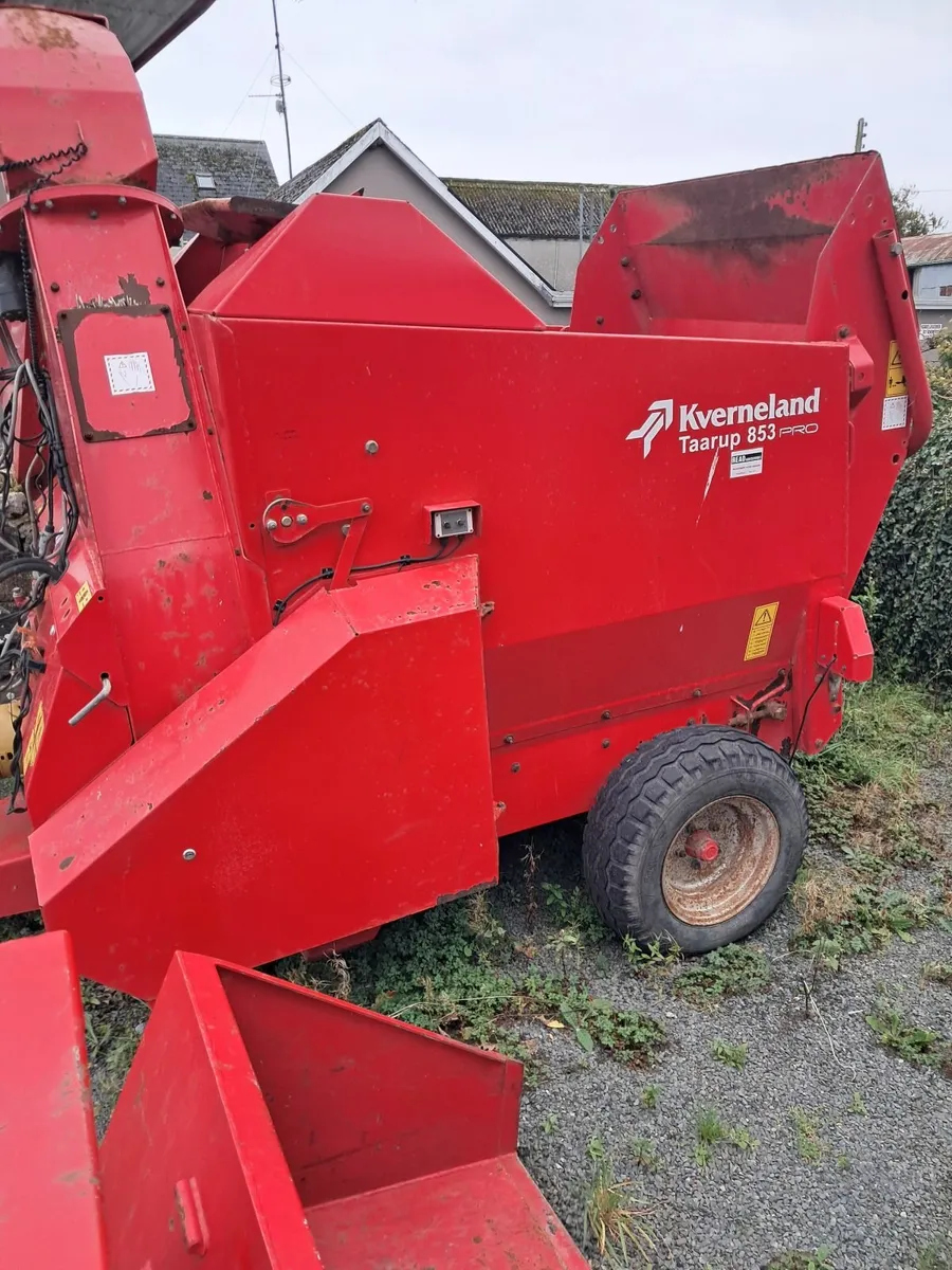 Kverneland 853 Pro Strawchopper/Blower - Image 1