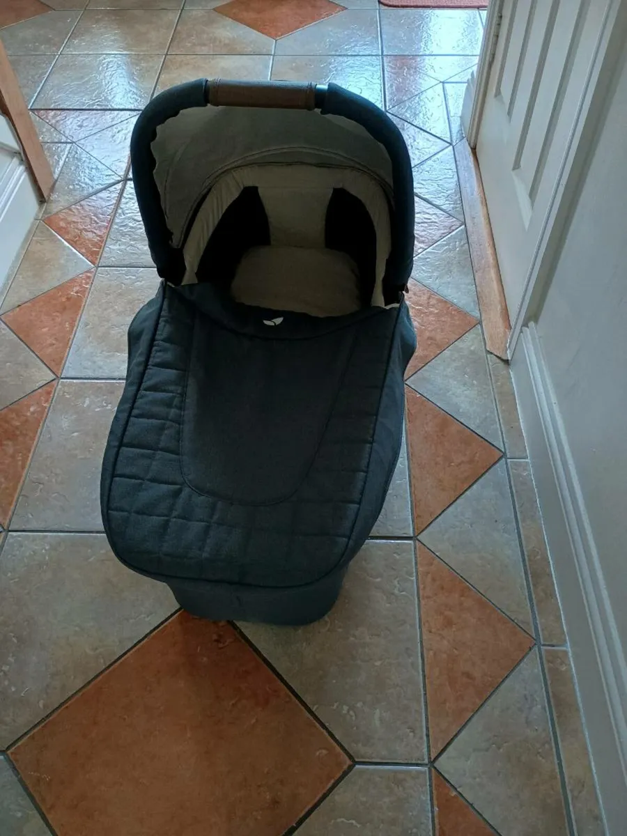 Joie bassinet