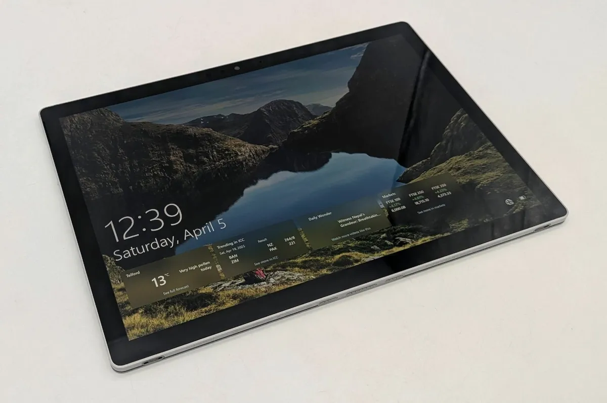 Microsoft Surface Book 2 – i5‑7300U, 8GB RAM, 119G - Image 1