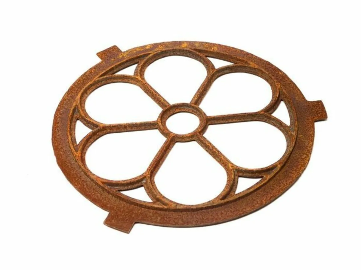 Round Stable Window 60cm Iron Antique Style - Image 3