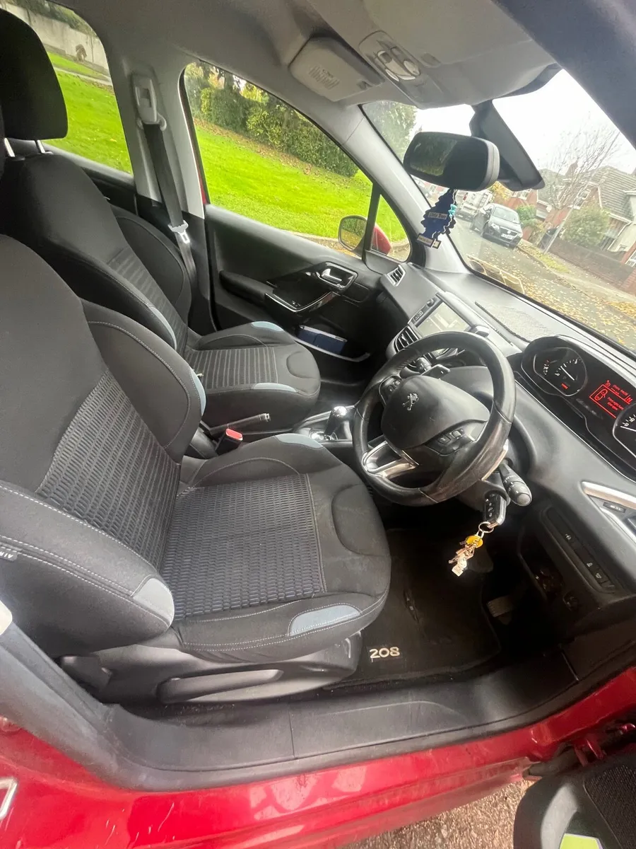 Peugeot 208 2014 - Image 4