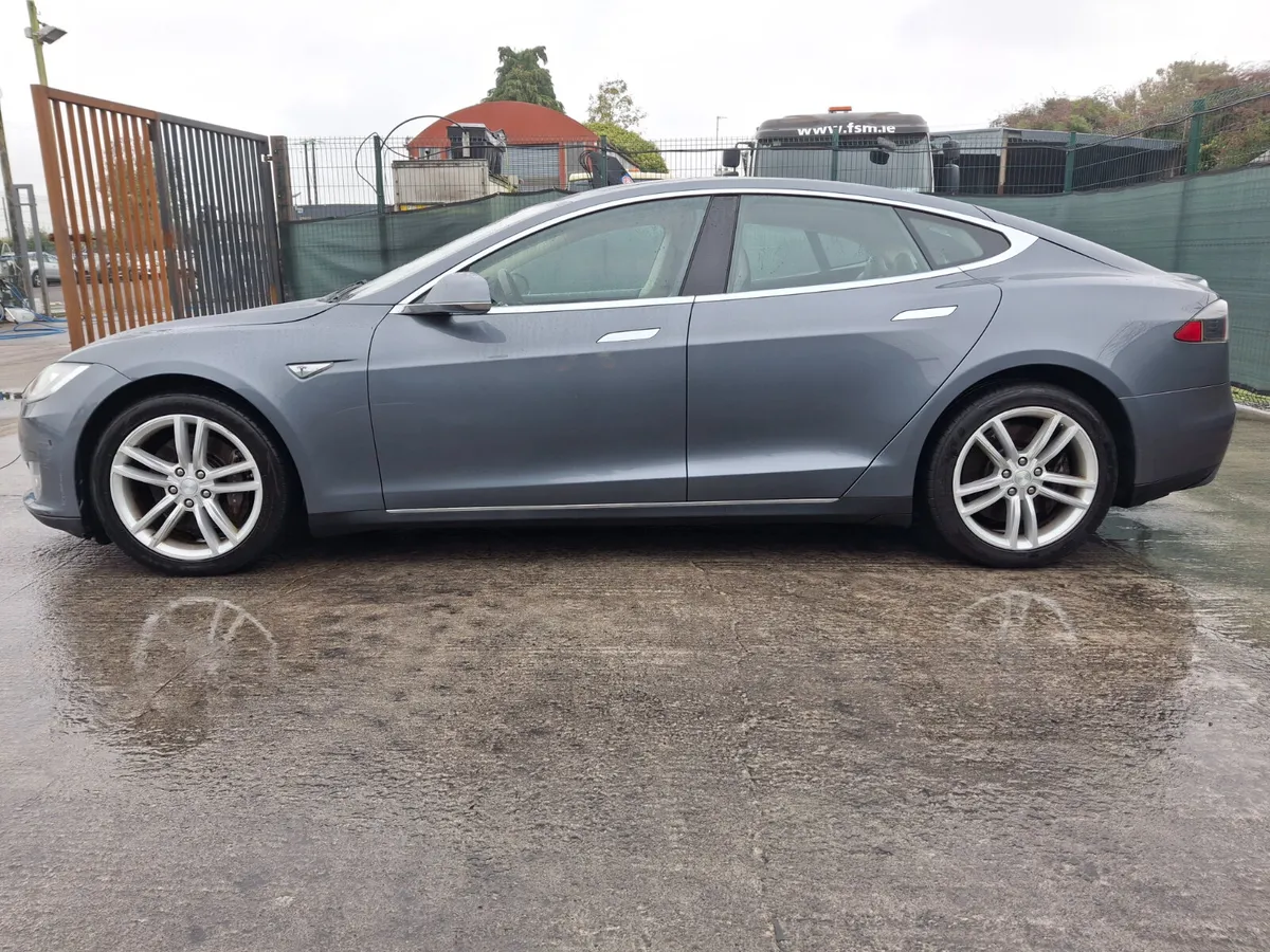 2014 Tesla Model S 85  Luxury  Left hand drive - Image 4