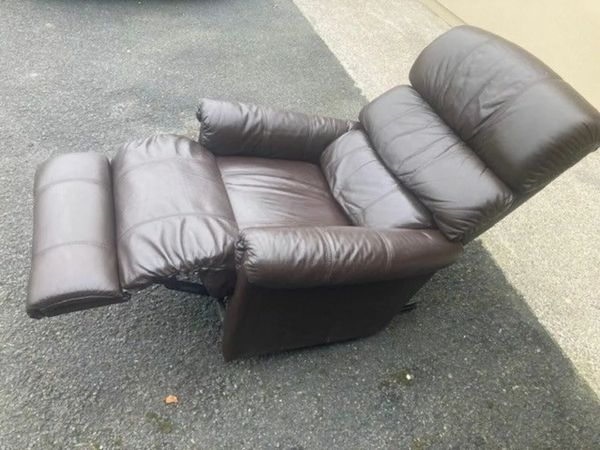 Reclining couch - Image 2