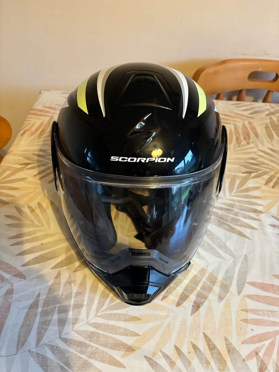 Motorcycle helmet - Image 2
