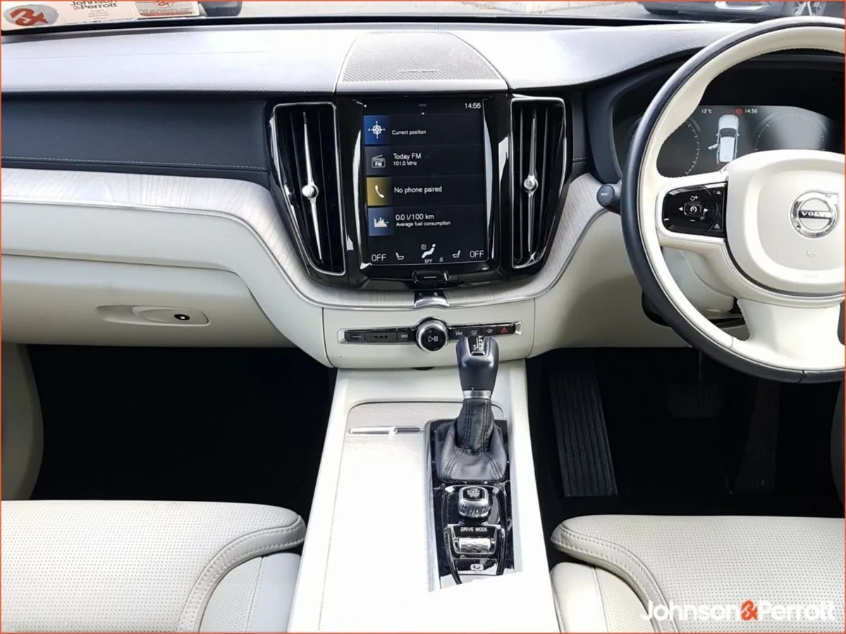 Volvo XC60 D4 190 bhp Inscription Auto (adaptive - Image 2