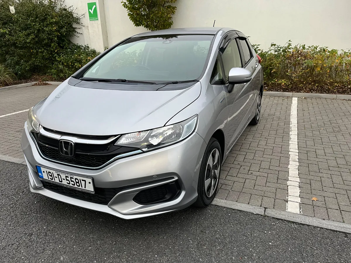 Honda Fit 2019 HYBRID, AUTOMATIC, LIKE NEW - Image 4