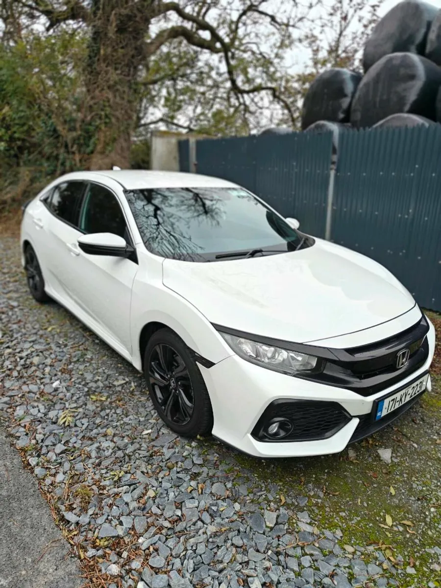 Honda Civic 2017 - Image 2