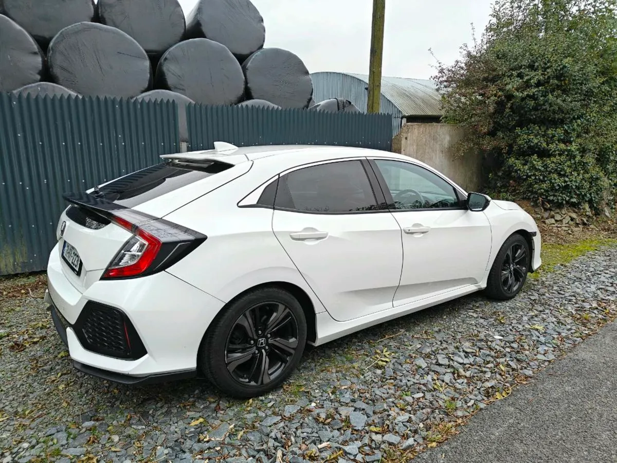 Honda Civic 2017 - Image 3