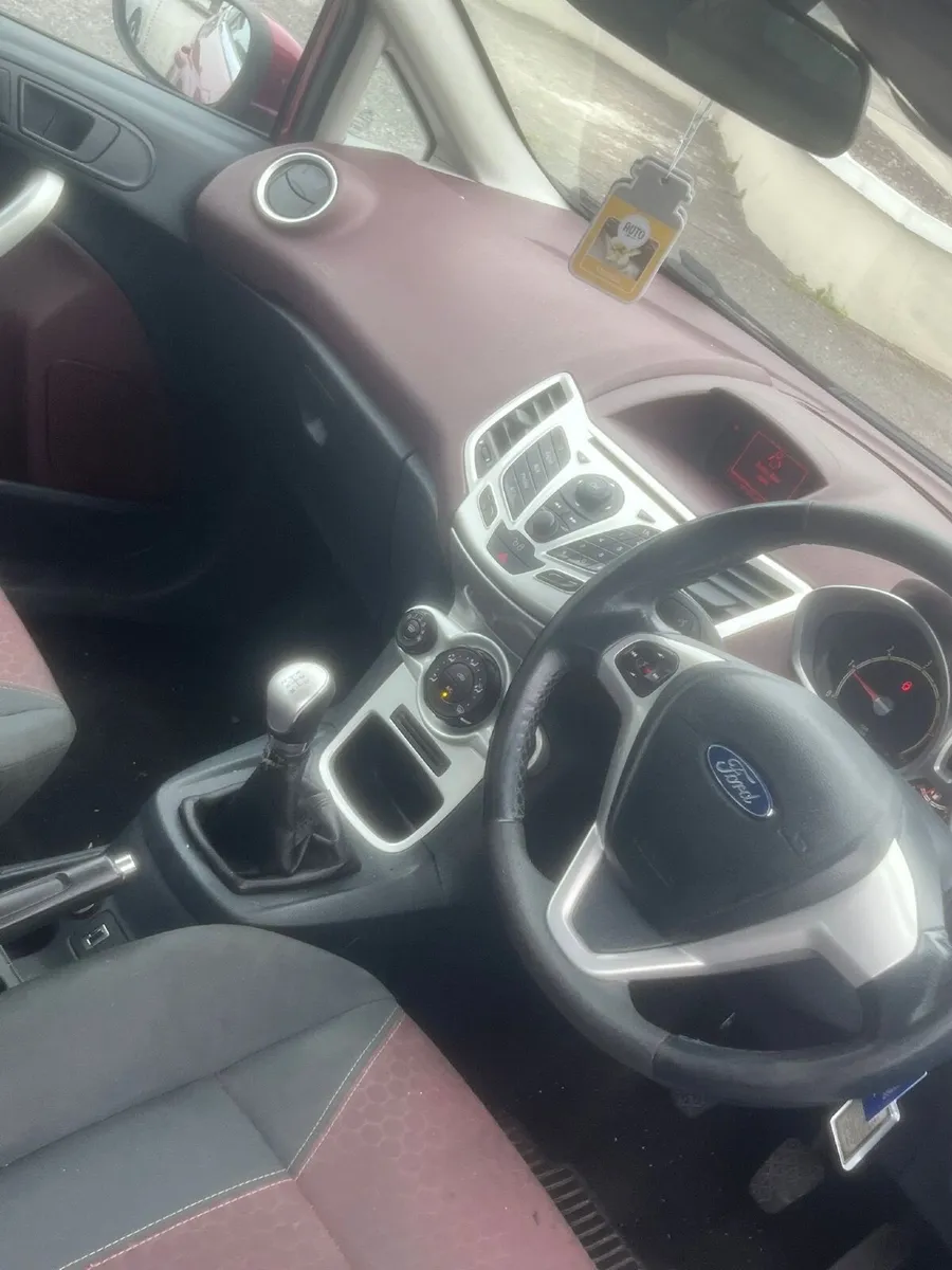 Ford Fiesta 2010 - Image 3