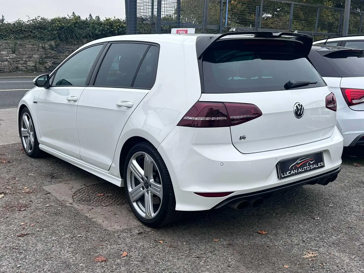 VW Golf R 4X4 300PS 5DR - Image 4