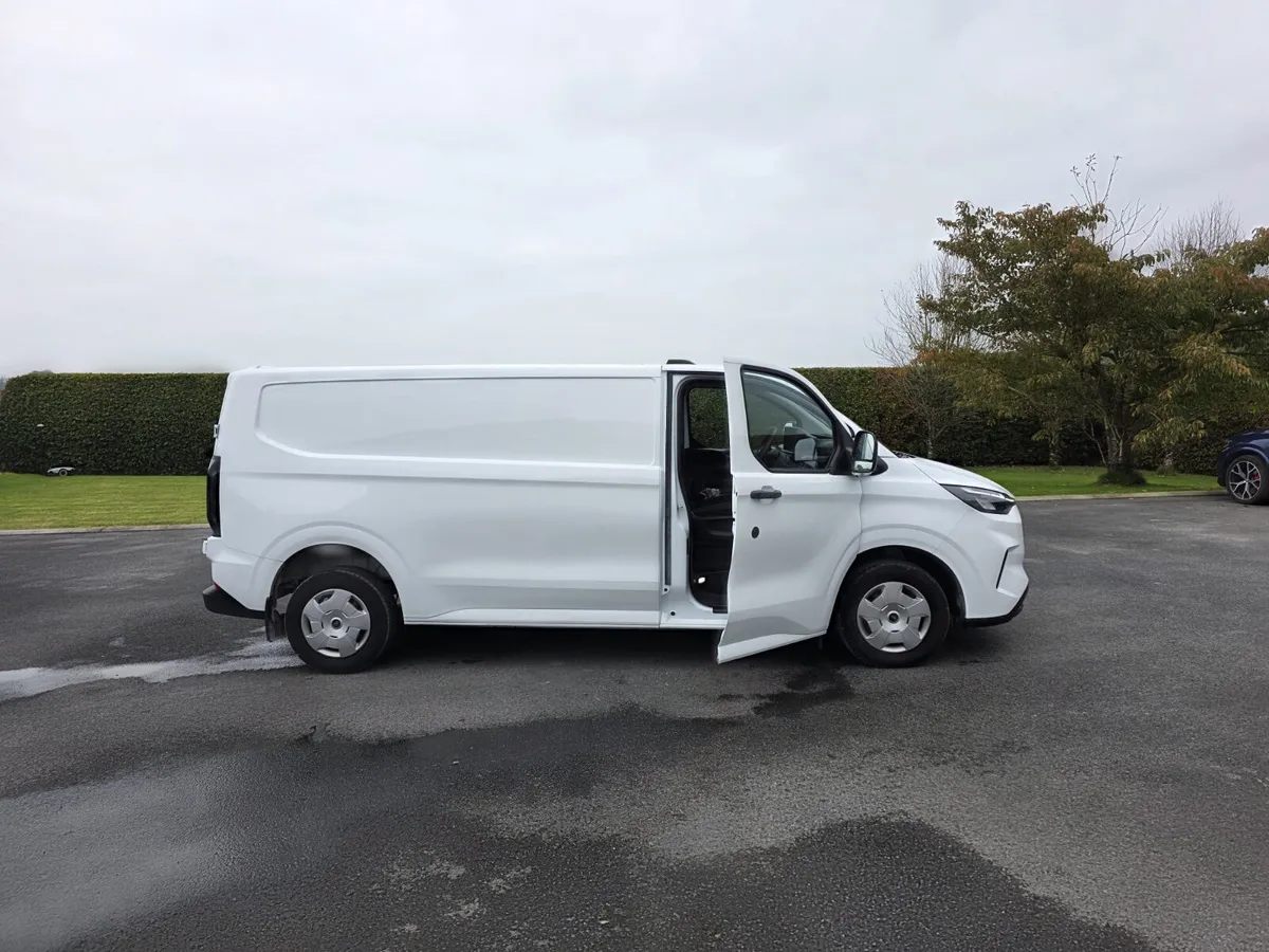 2024 Ford Transit Custom 300 trend EBlue - Image 4