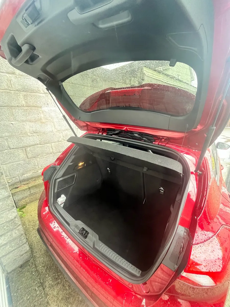 Ford Focus 2019 ST-LINE X 1.5 TCDI AUTOMATIC - Image 4