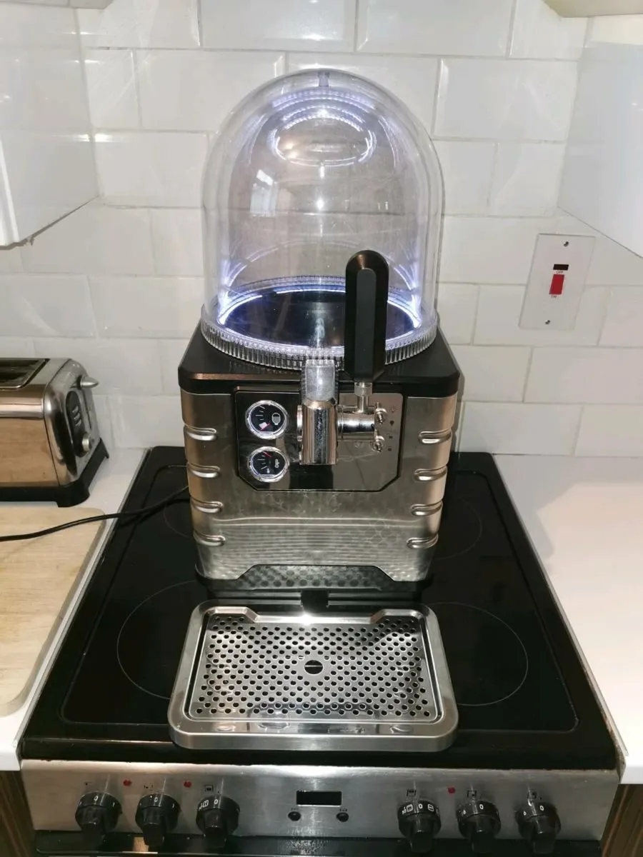 Blade Beer Dispenser