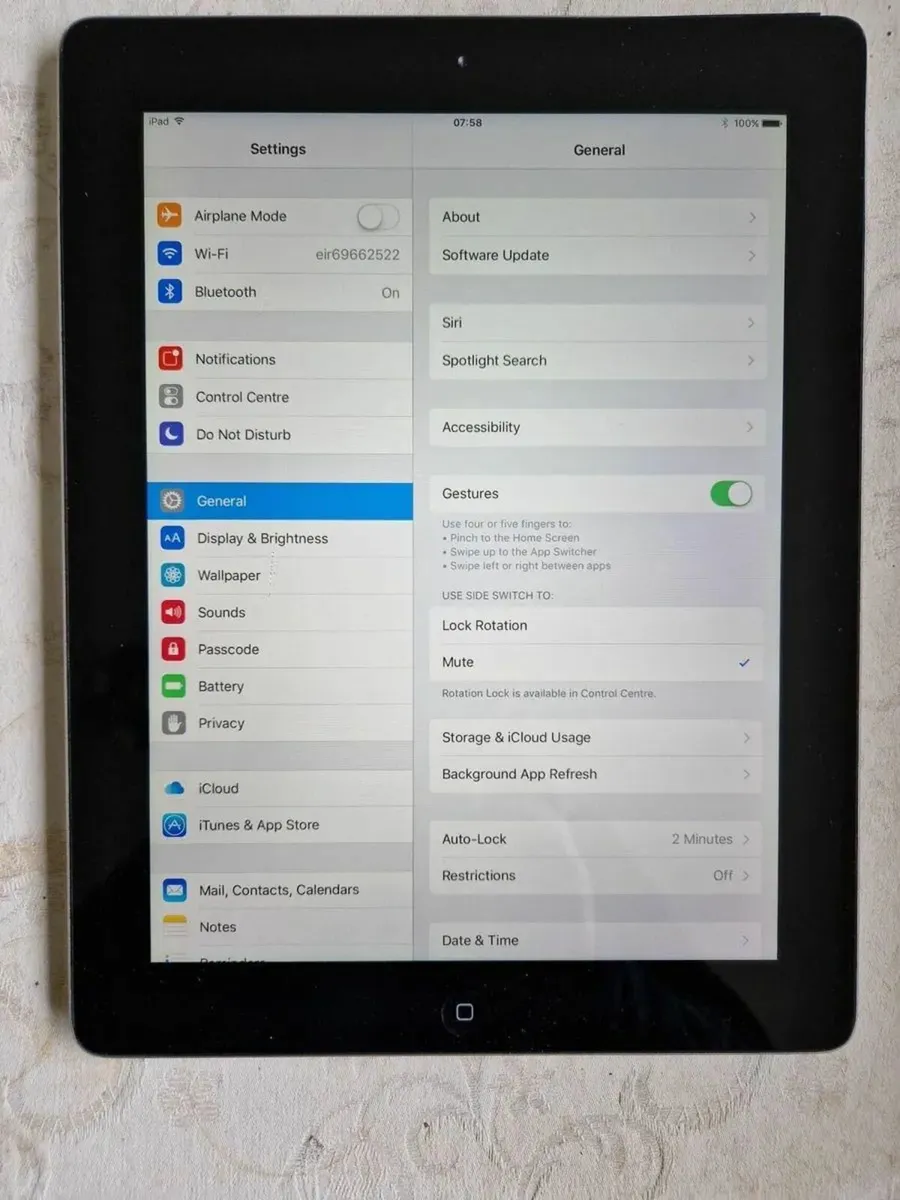 Apple iPAD 3rd Generation, 64GB - Image 2