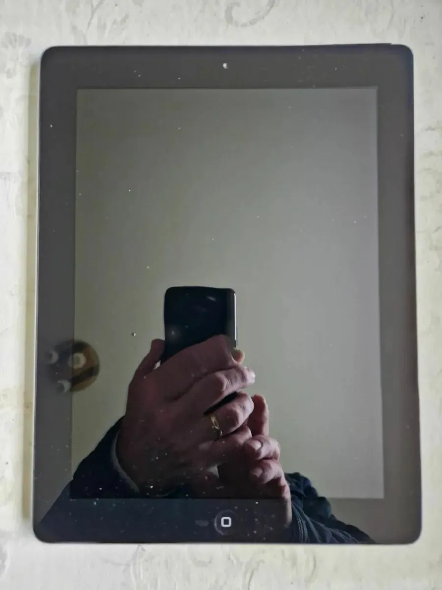Apple iPAD 3rd Generation, 64GB - Image 3
