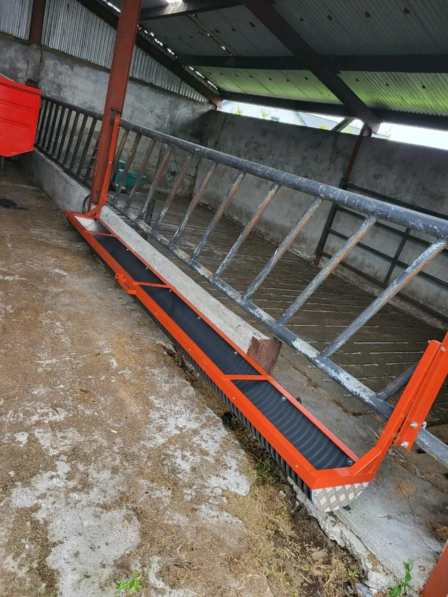 #Drop down feeding trough# - Image 1