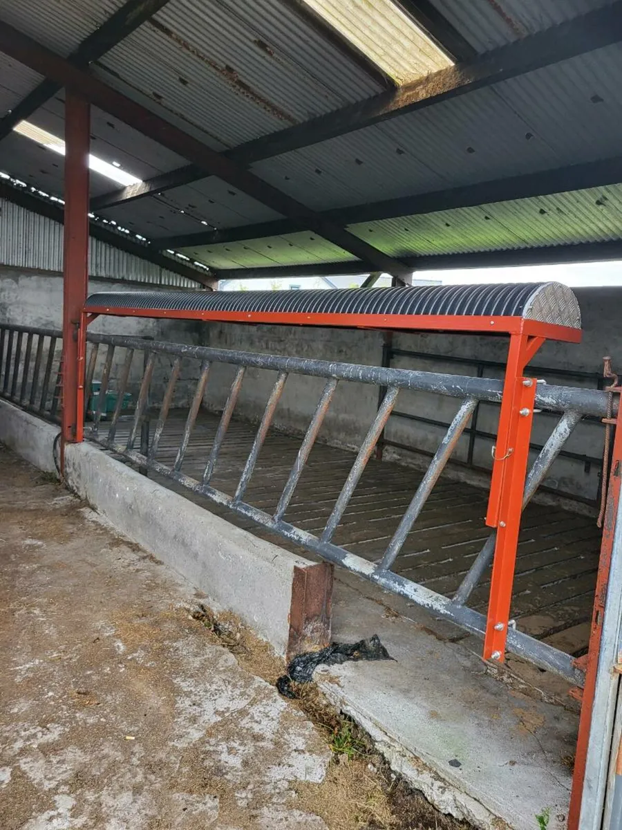 #Drop down feeding trough# - Image 3