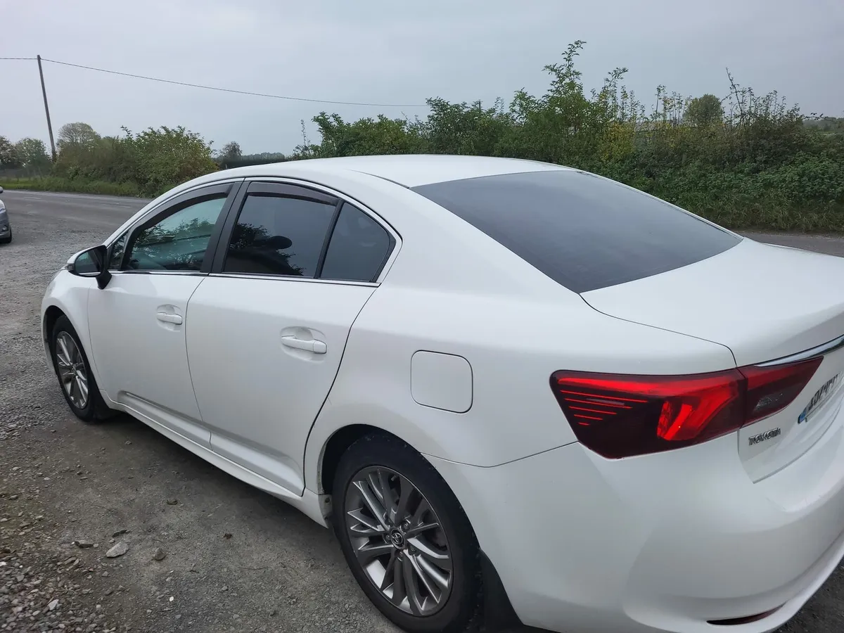 Toyota Avensis 1.6 Luna - Image 4