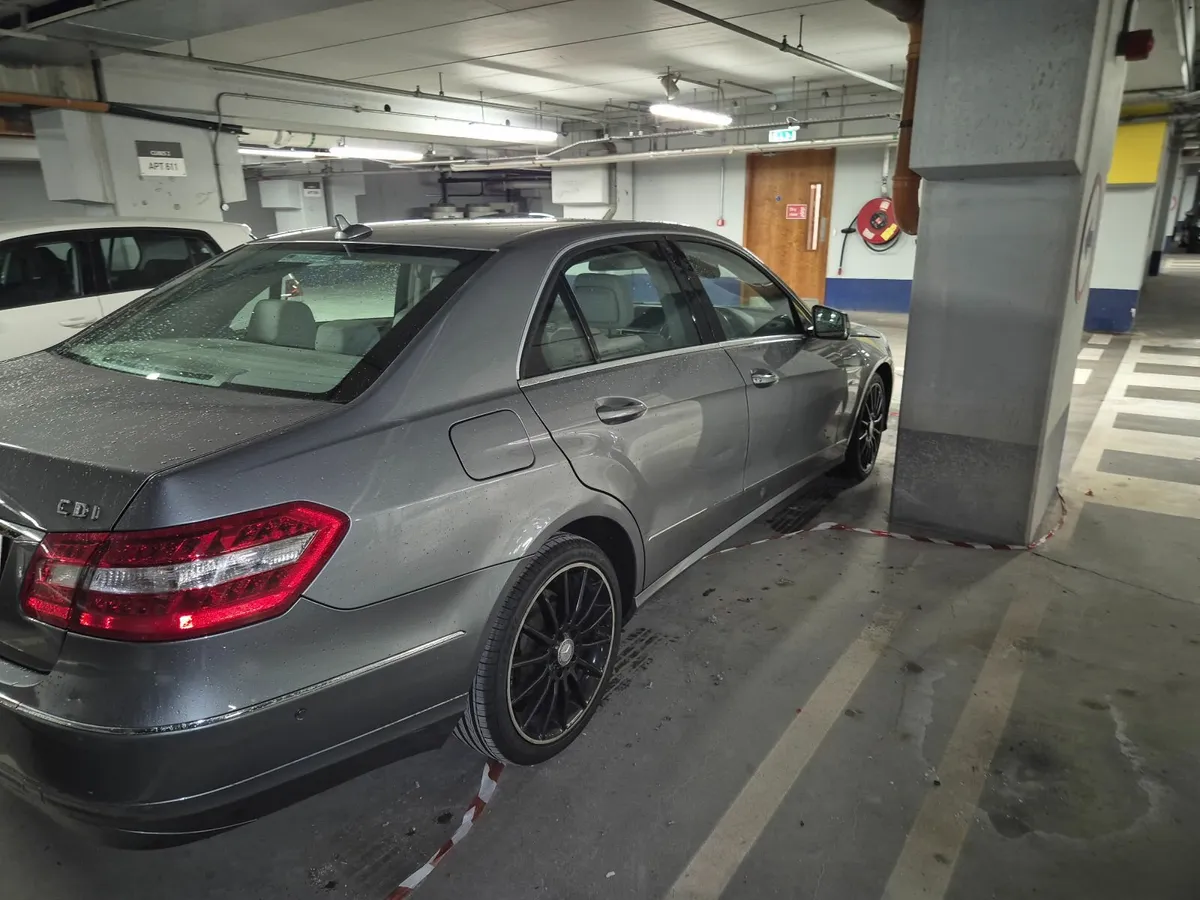 Mercedes-Benz E-Class 2011 - Image 3