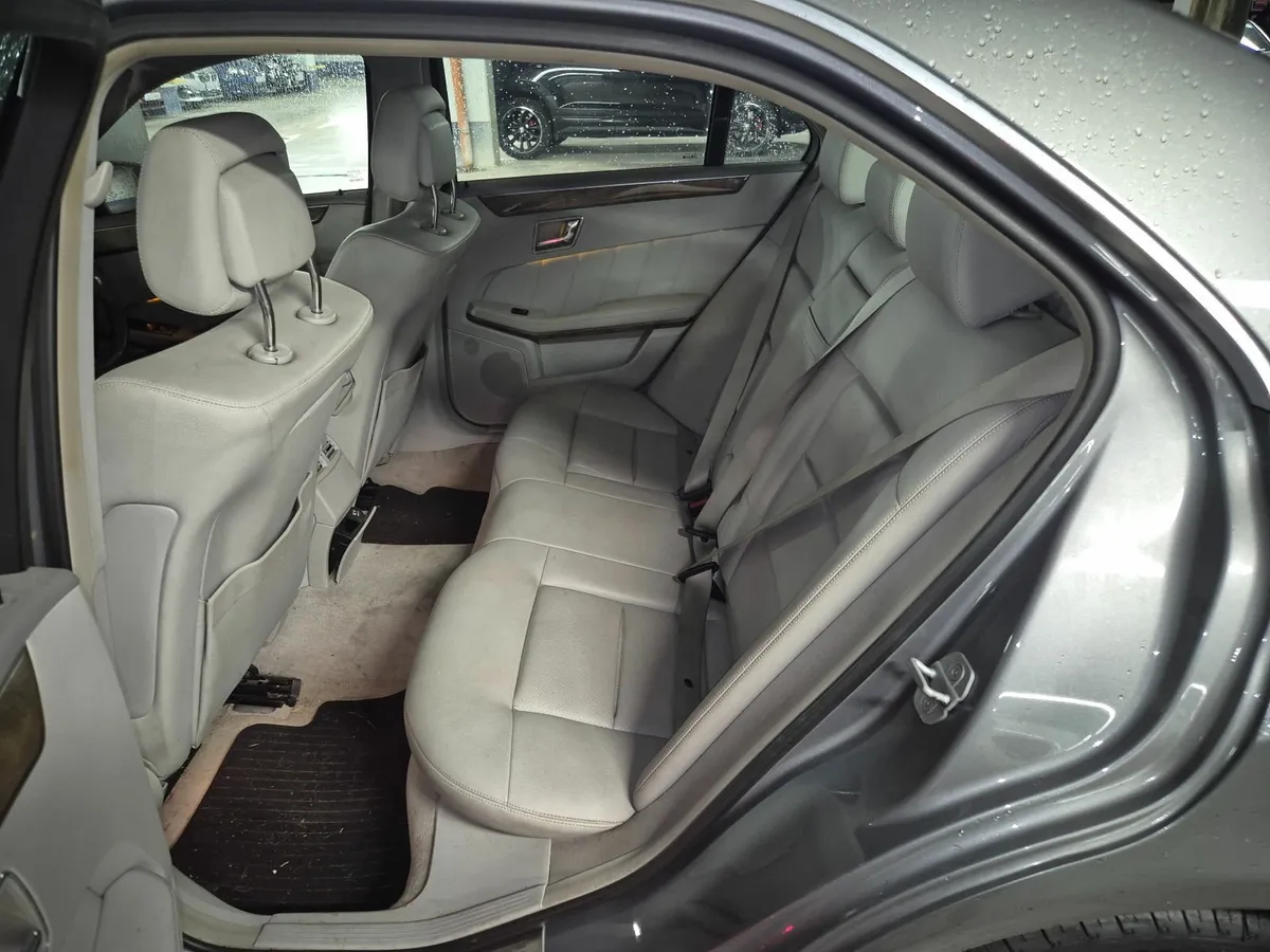 Mercedes-Benz E-Class 2011 - Image 4