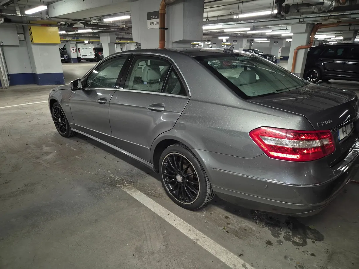 Mercedes-Benz E-Class 2011 - Image 1
