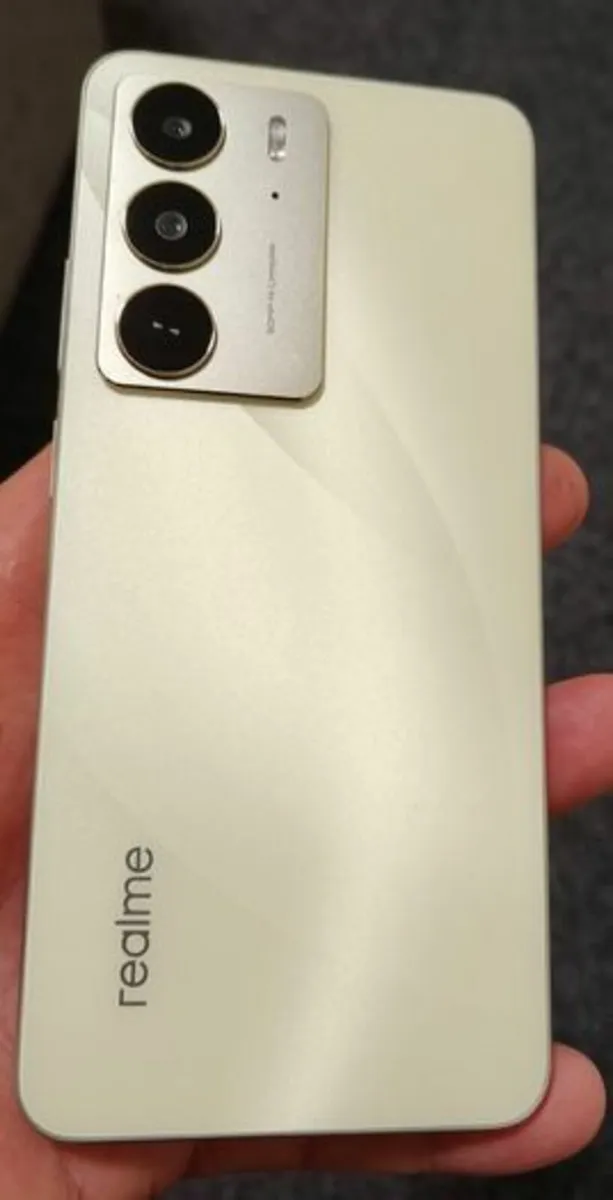 realme C75 android 15 - Image 4