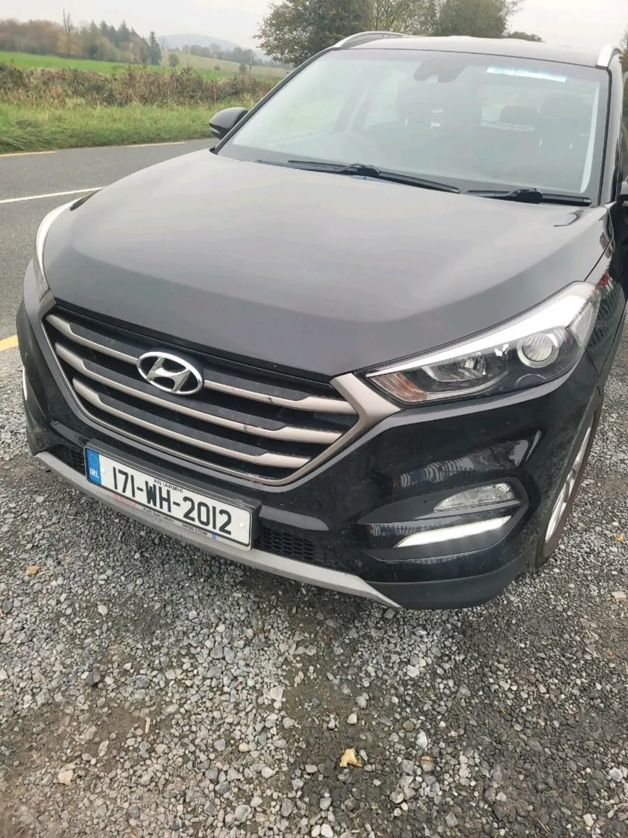 17 hyundai tucson - Image 1
