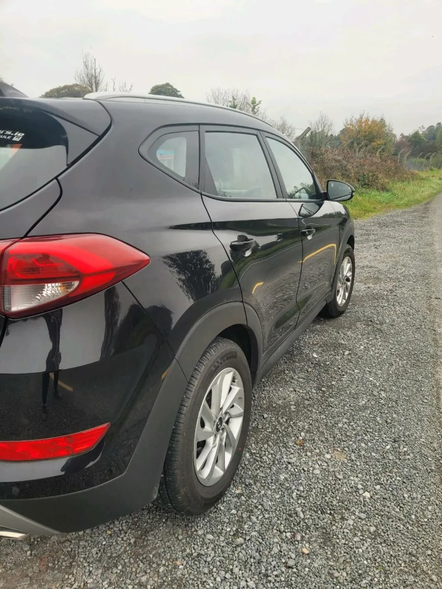 17 hyundai tucson - Image 2