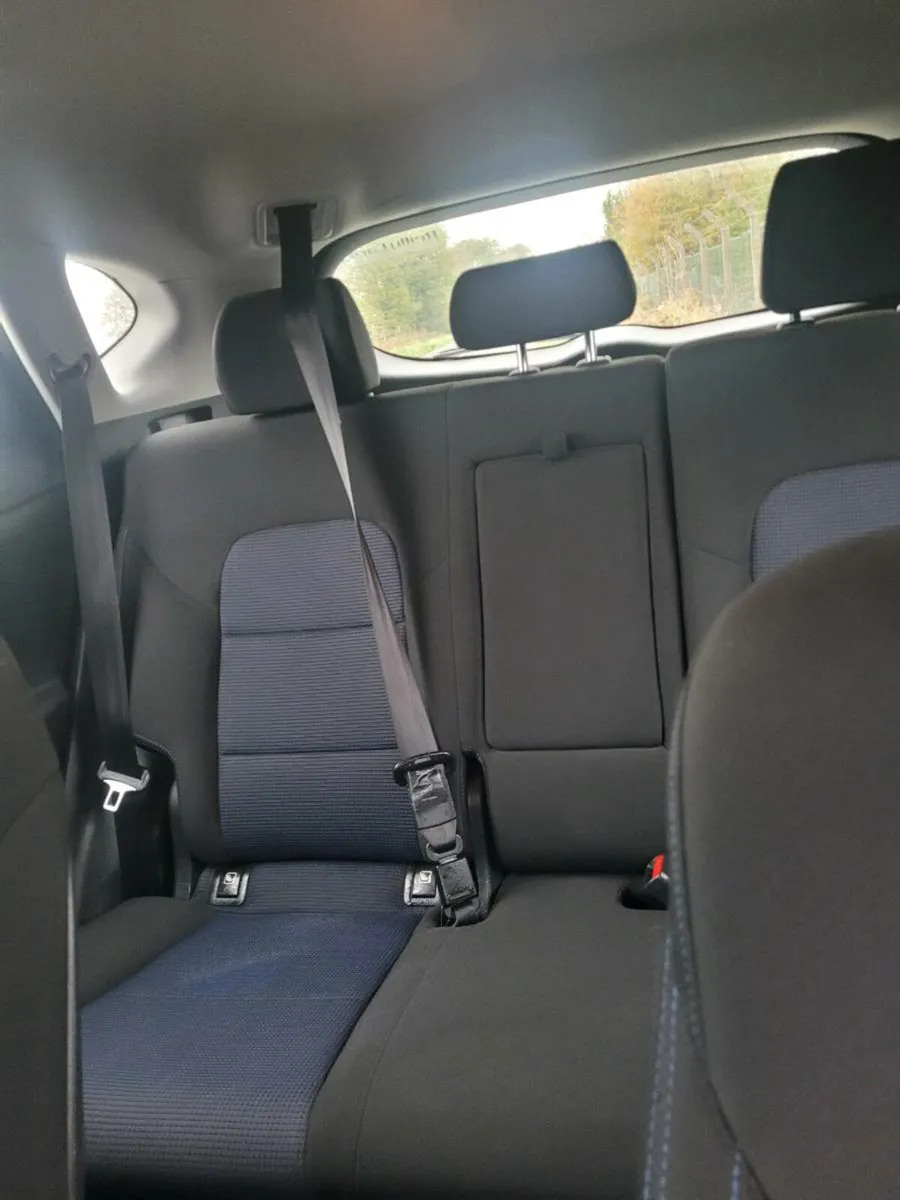 17 hyundai tucson - Image 4