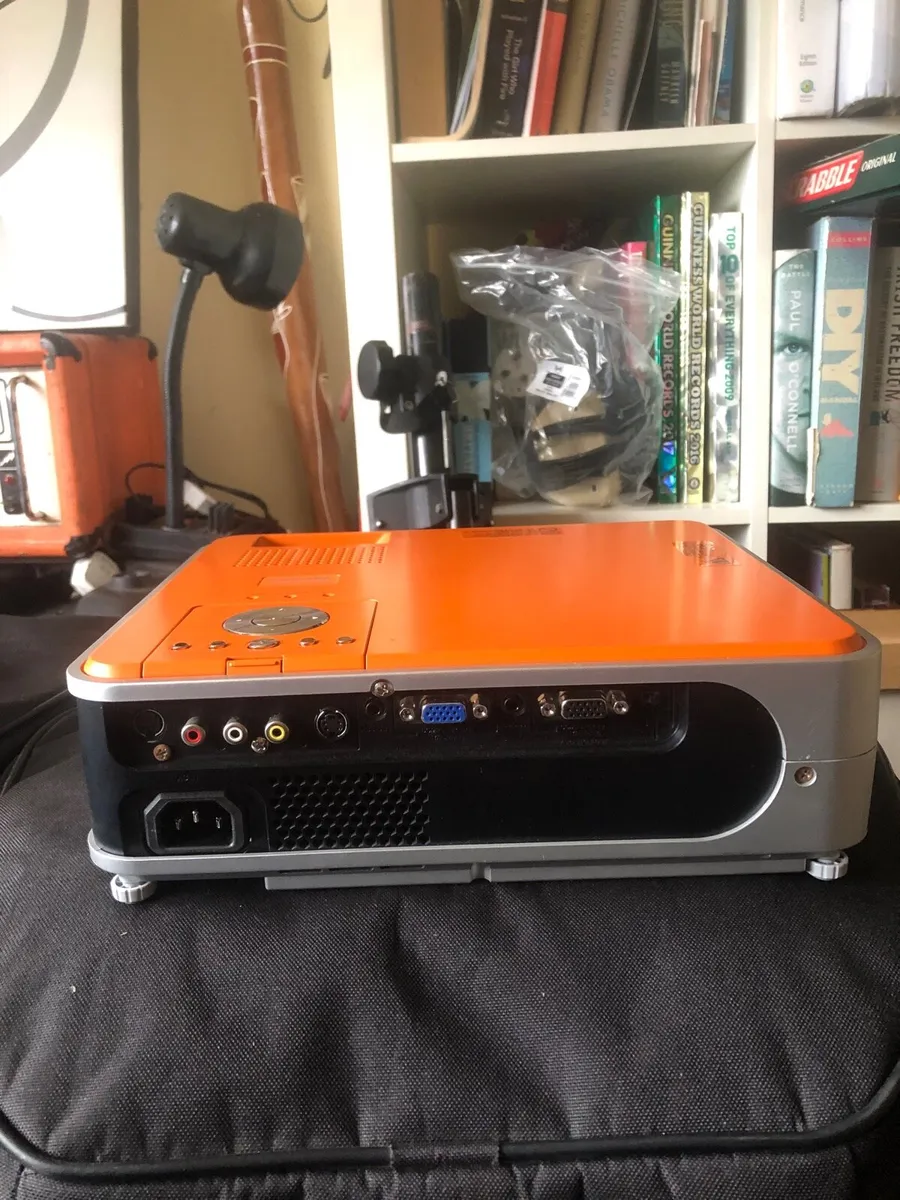 Toshiba Projector - Image 2